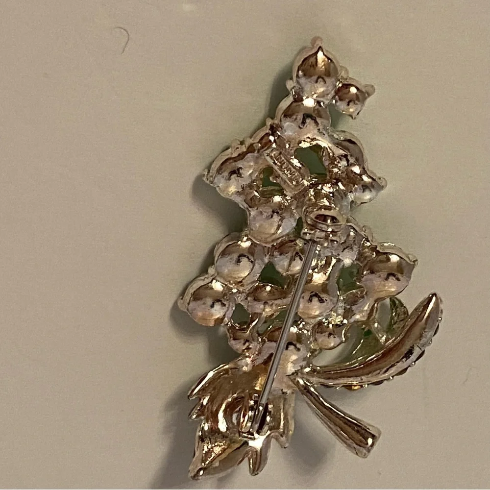 MONET BROOCH PIN GREEN GRAPES BUNCH CLUSTER ENAMEL LEAVES PURPLE RHINESTONES